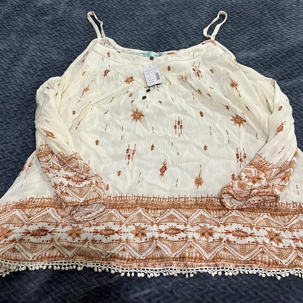 Brand new, never worn only tried on Maurices women’s three-quarter sleeve top.